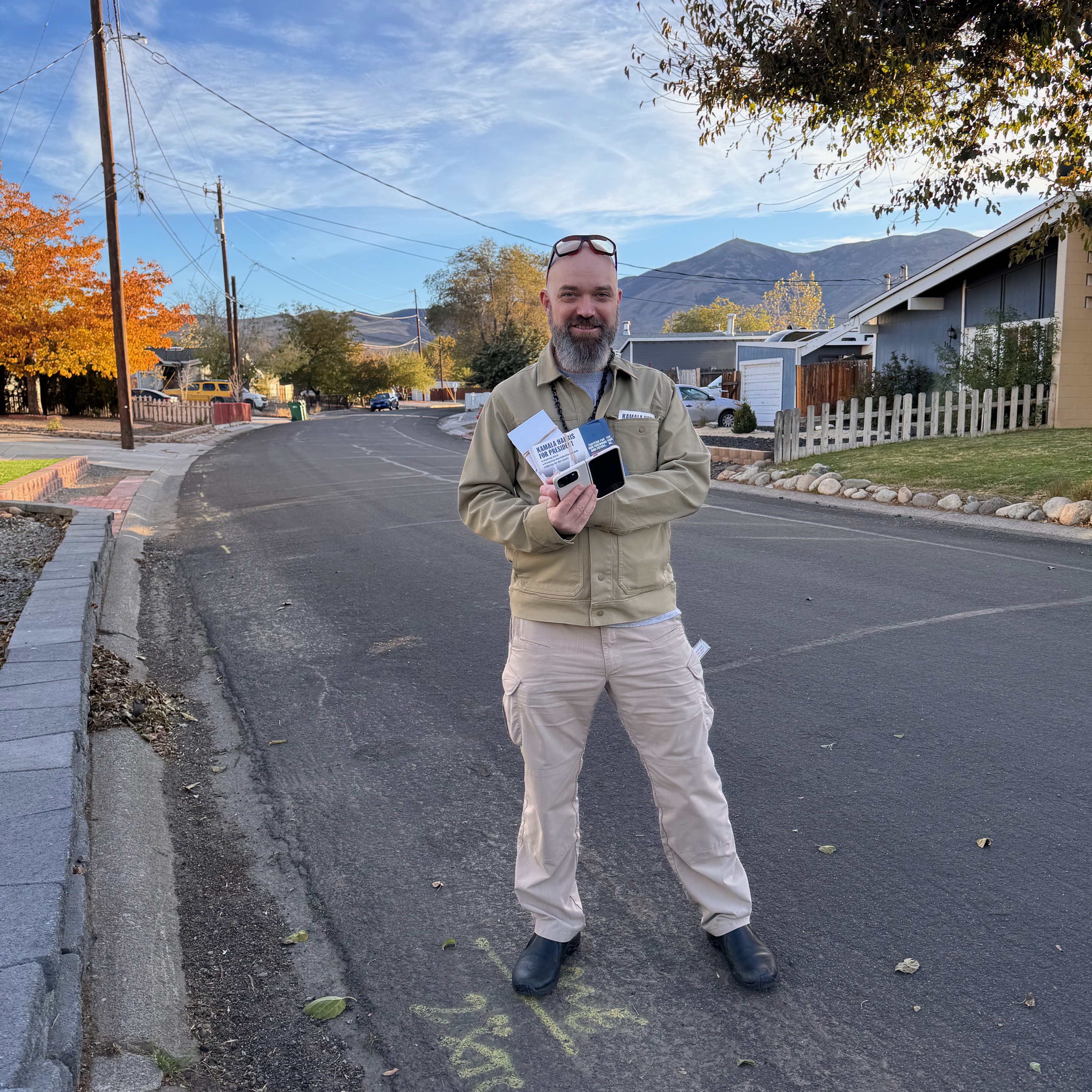 🇺🇸 a US citizen doing pro-democracy door-to-door canvassing